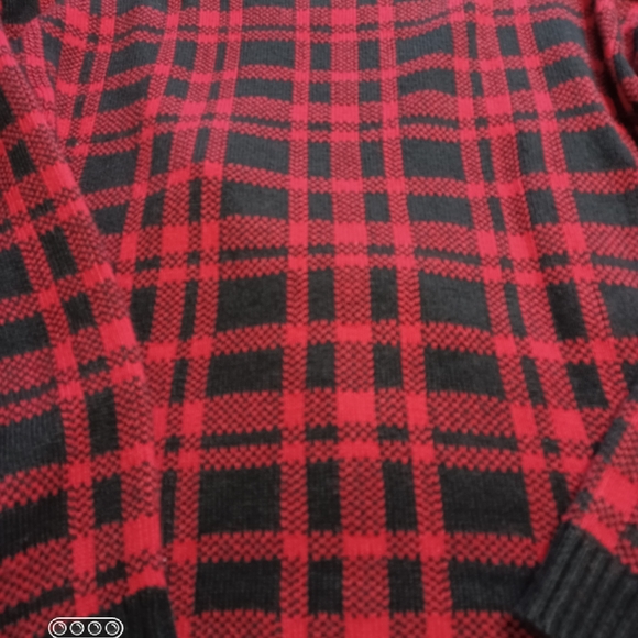 Christmas Sweater 🎄 Buffalo checked just in time for Christmas Great Condition - Picture 9 of 9
